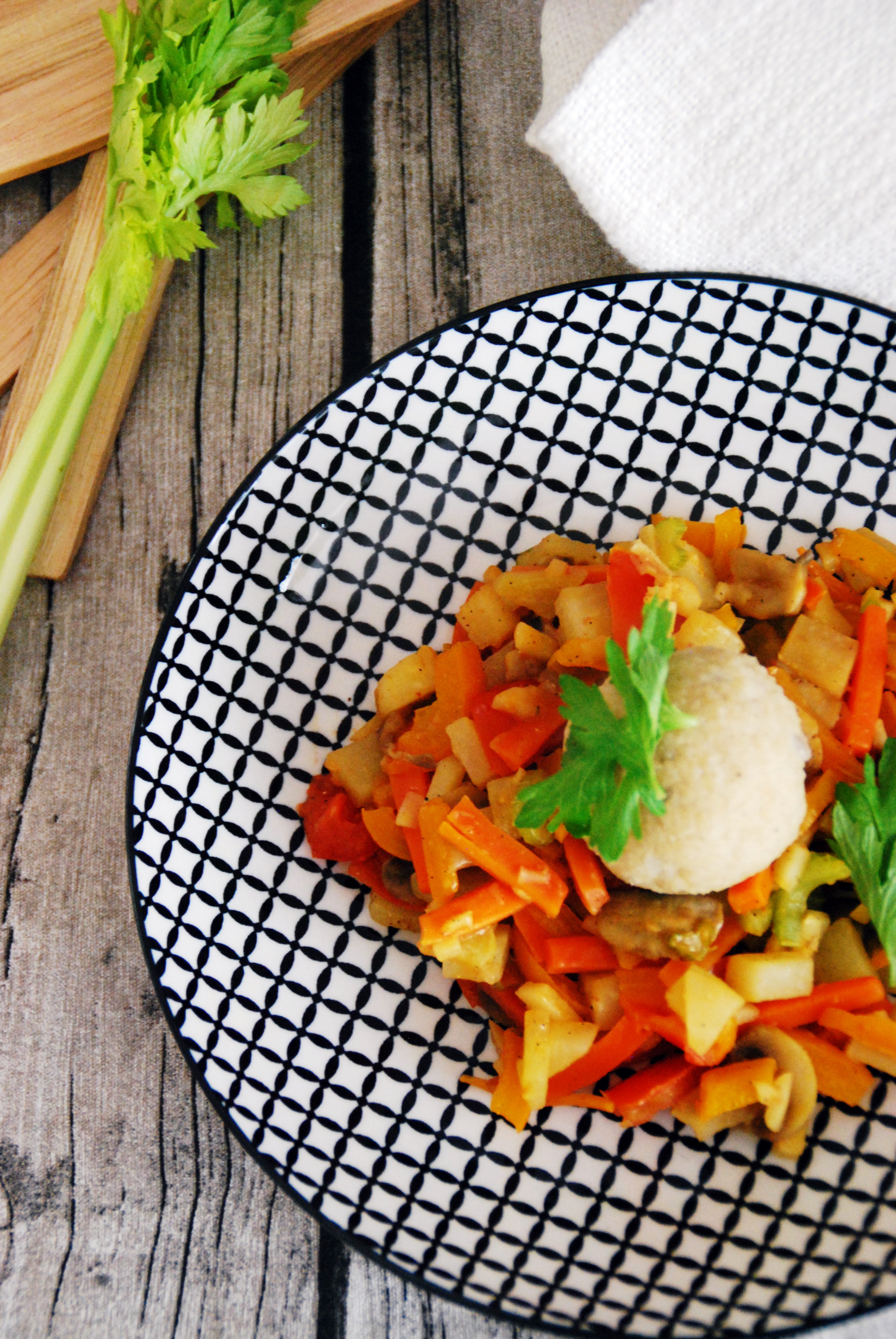 Couscous Knödel mit cremigem Gemüse