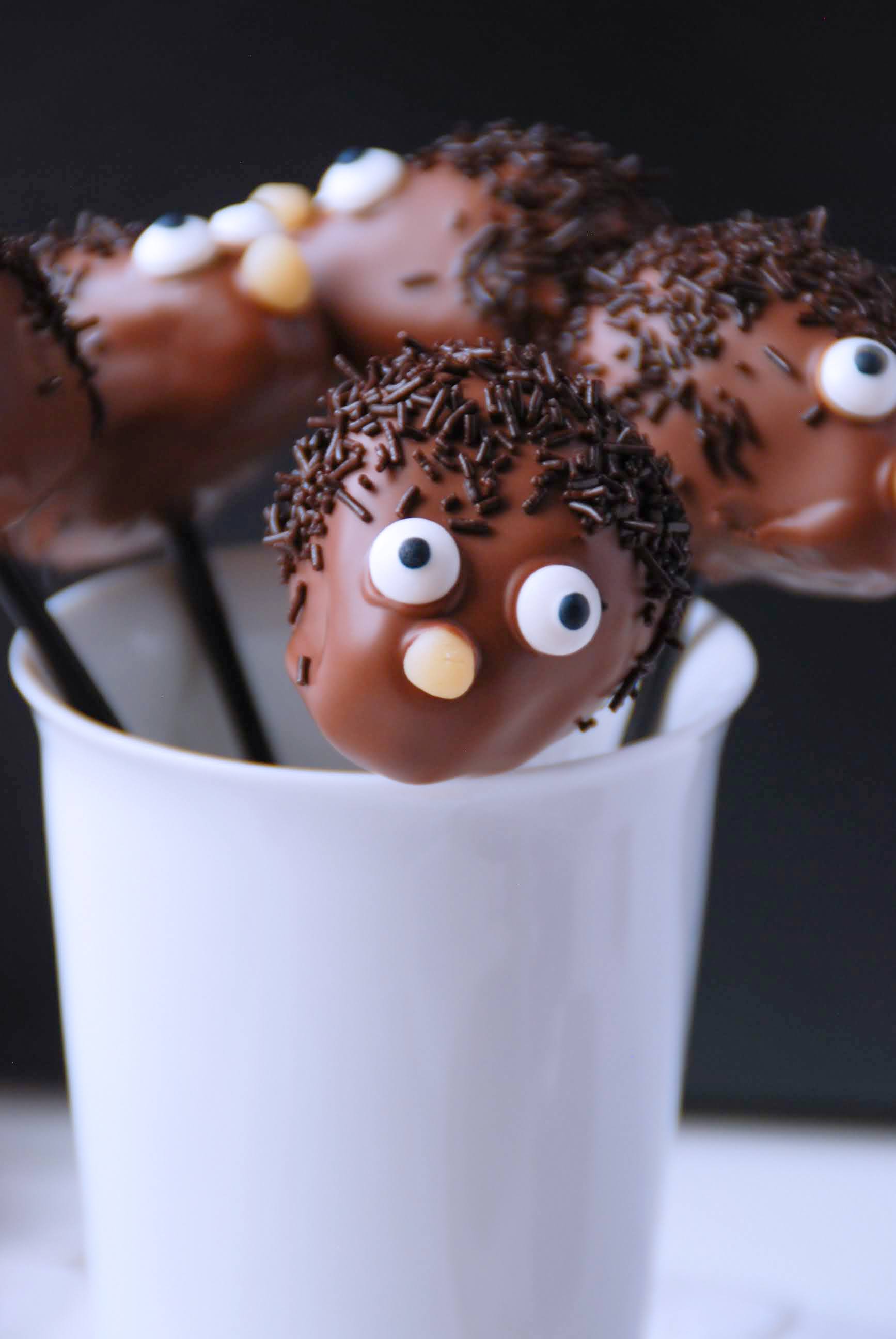 Cake Pop Igel - Schürzenfräulein - Kochschürzen in trendigem Vintagelook