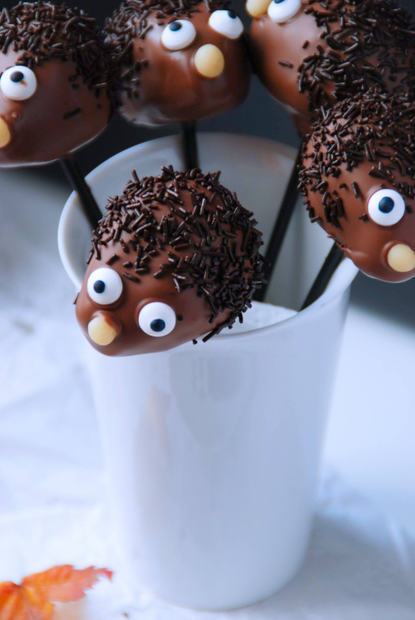 Cake Pop Igel - Schürzenfräulein - Kochschürzen in trendigem Vintagelook